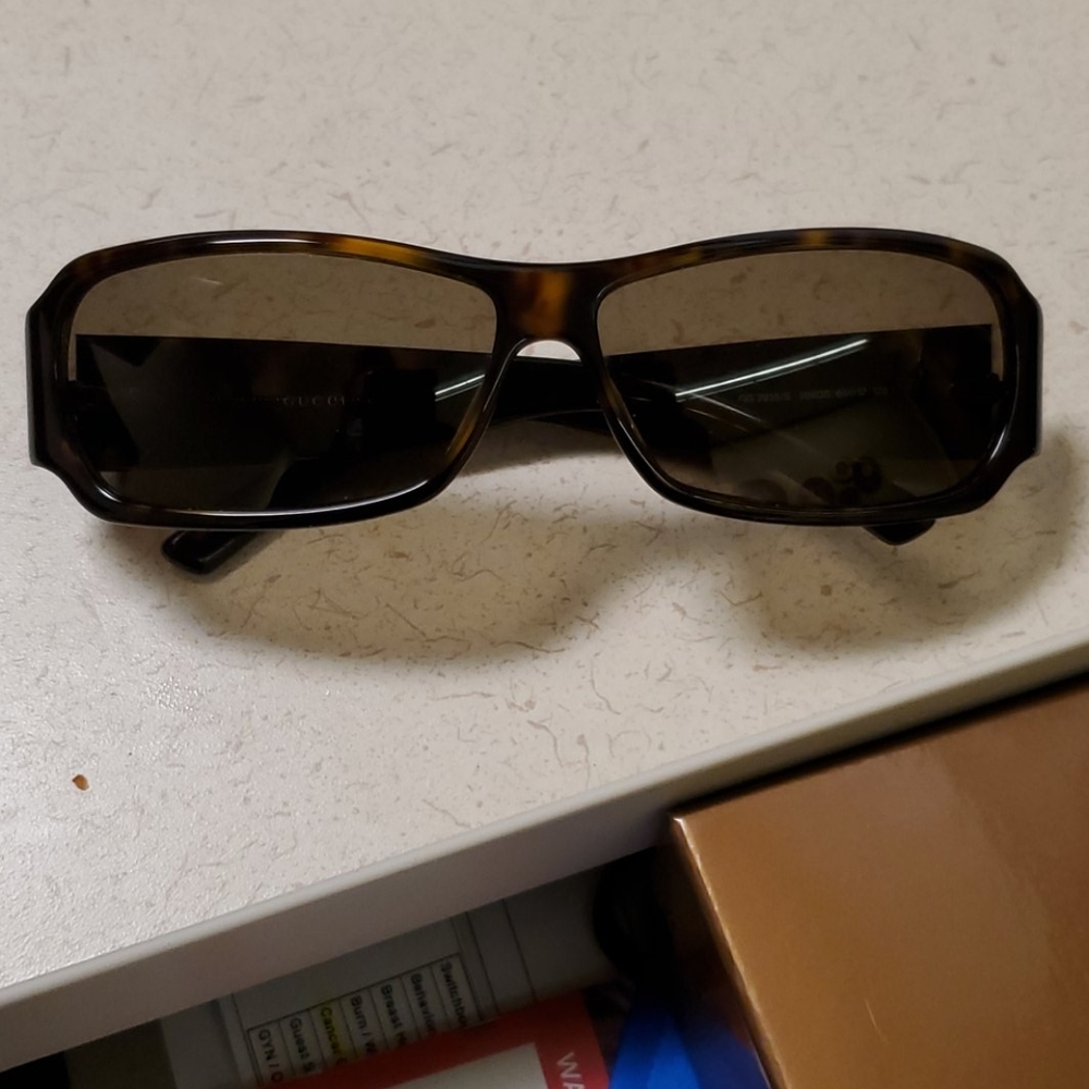 GUCCI SUNGLASSES